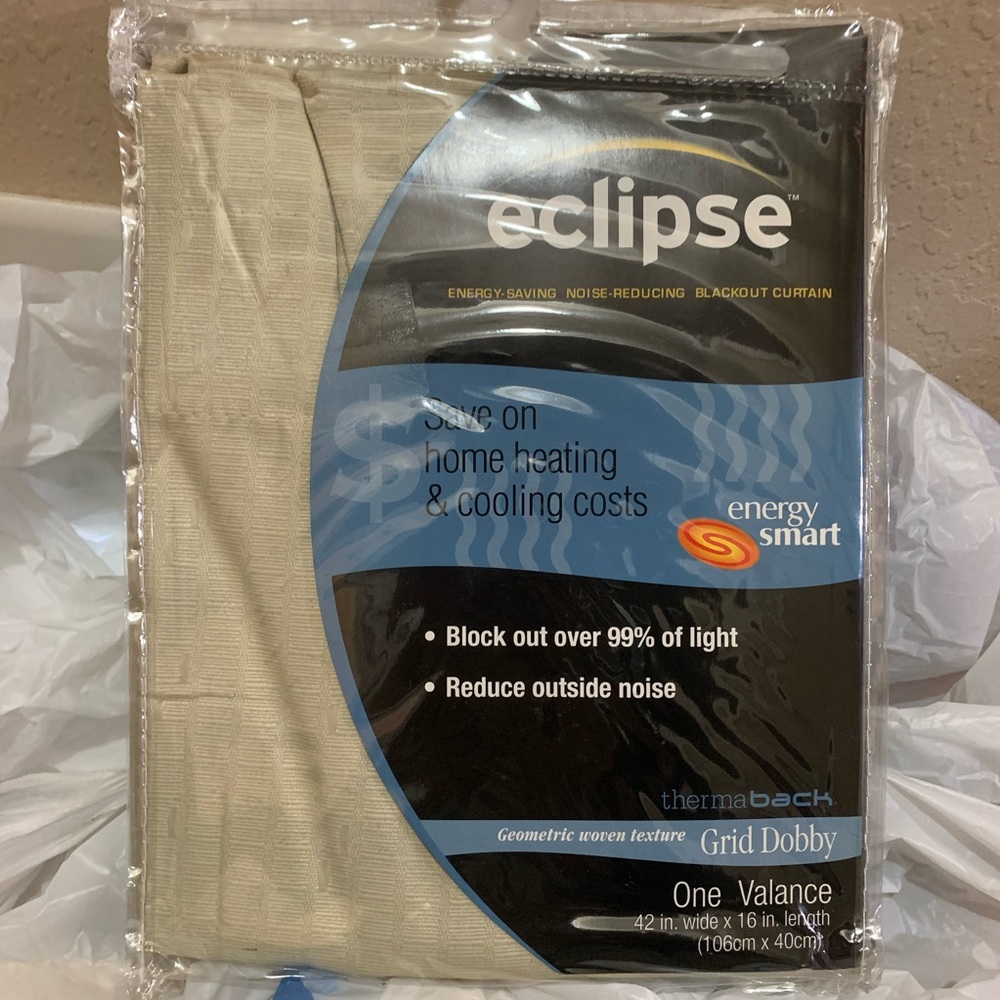 Eclipse valance window grid print cream